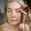 Un expert beauté explique : pourquoi certains fards à paupières sont à privilégier après 50 ans ?