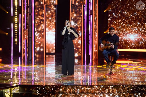 "Ça me fait hyper plaisir !", a assuré l'artiste, sur les réseaux sociaux de Stars Solidaires, la tombola qui permet, en achetant des tickets, de remporter des cadeaux offerts par des artistes, mais surtout de faire un don pour faire progresser la science. 

Zaz lors de la soirée de lancement de la 39e édition du Téléthon sur France 3 aux Studios du Lendit à Saint-Denis, France, le 5 décembre 2025. © Anne-Sophie Guebey/Bestimage