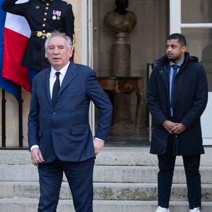 Le Premier ministre François Bayrou participe à Matignon à une minute de silence en hommage aux victimes du cyclone Chido à Mayotte le 23 décembre 2024.

© Eliot Blondet / Pool / Bestimage