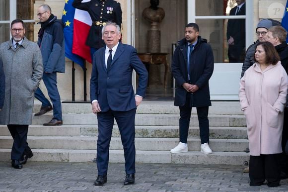 Le Premier ministre François Bayrou participe à Matignon à une minute de silence en hommage aux victimes du cyclone Chido à Mayotte le 23 décembre 2024.

© Eliot Blondet / Pool / Bestimage