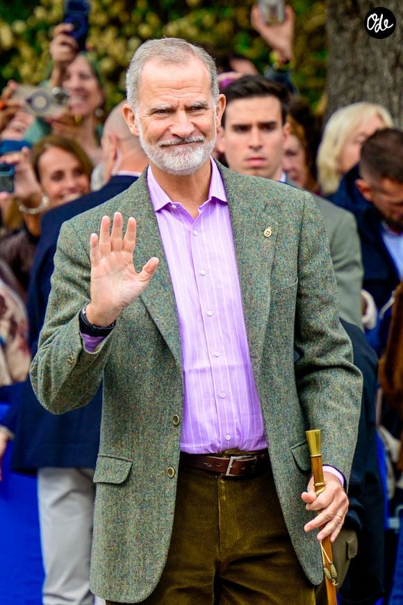 Le roi Felipe VI d’Espagne, 58 ans, a été opéré de l’œil gauche à l’Institut ophtalmologique Fernández-Vega, à Oviedo, dans le nord de l’Espagne, au cours de la soirée du samedi 24 octobre.

Llanes, ESPAGNE – La famille royale espagnole se rend à la Confrérie des pêcheurs Santa Ana, à Llanes (Espagne), dans le cadre des célébrations liées au titre de « Ville exemplaire des Asturies » 2026. Sur la photo : le roi Felipe VI © Backgrid USA / Bestimage