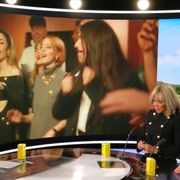 L'hymne des Pièces Jaunes chantés par des artistes, dont des anciens de "The Voice" et de la "Star Academy"