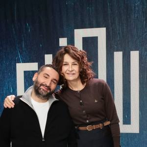 Exclusif - Mouloud Achour, Valérie Lemercier, sur le plateau de Clique (Midi) présenté par M.Achour, et diffusé sur Canal + le 4 novembre 2025, à Paris, France, le 28 octobre 2025. © Jack Tribeca/Bestimage