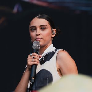 La chanteuse Pomme (Claire Pommet) sur la scène du festival Rock en Seine dans le parc de Saint-cloud le 21 août 2024.

© Alexandre Fumeron / Afterdepth / Bestimage