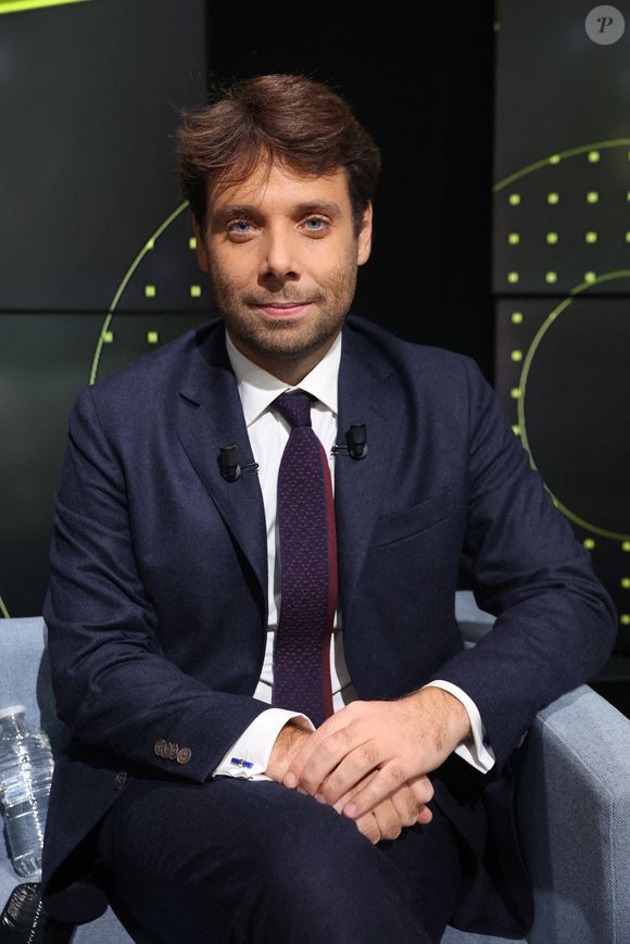 Exclusif - Benjamin Duhamel apparaît pour une interview sur BFM TV le 18 novembre 2024 à Paris, France. Photo by Jerome Dominé/ABACAPRESS.COM