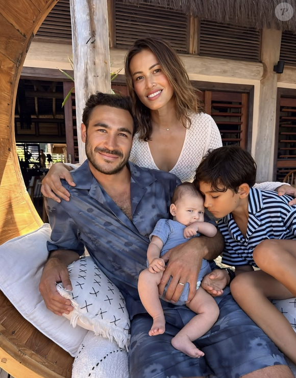 Charina et Valentin Kretz ont accueilli leur second enfant, après un long combat semé de FIV et d'attentes. Déjà parents d'un petit garçon, ils exposent leur bonheur sur les réseaux sociaux 

Charina et Valentin Kretz en vacances en famille, posent sur Instagram
