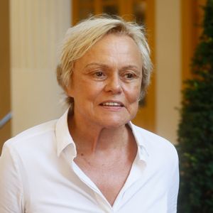 C'est ce que l'on apprenait lors de son passage dans En aparté.

Muriel Robin - Arrivées à l'enregistrement de l'émission "Vivement Dimanche" présentée par M. Drucker qui sera diffusée le 17 septembre 2023 sur France 3 au studio Gabriel à Paris, France, le 06 septembre 2023. © Christophe Clovis / Bestimage