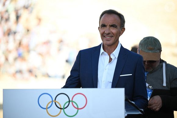Nikos Aliagas - Passation de la flamme olympique de la Grèce à la France au stade panathénaïque d’Athènes, Grèce, le 26 avril 2024. © Nikos Zagas/Bestimage