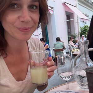Une terrasse parisienne, un verre à la main, un moelleux au chocolat à moitié entamé, et un sourire discret. Ce dimanche 3 août 2025, Nathalie Péchalat a publié sur Instagram...

Nouveau post Instagram de Nathalie Péchalat sur les nouveaux locaux de Premiers de Cordée