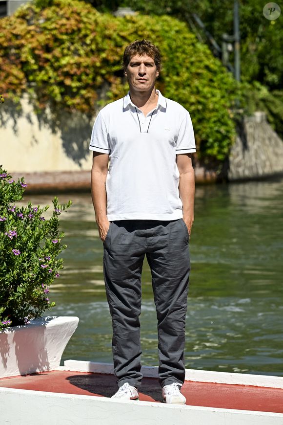 Cedric Jimenez - Les célébrités sur le ponton de l'hôtel Excelsior lors de la 82ème édition du festival international du film de Venise (La Mostra), Italie, le 6 septembre 2025. © SGP/Bestimage