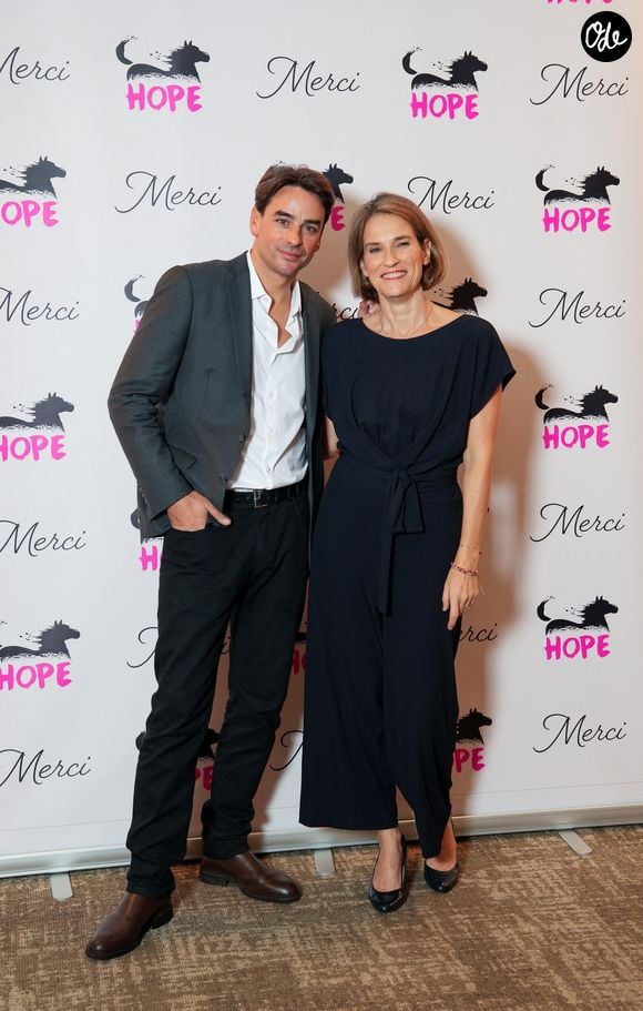 Julian Bugier (parrain d'honneur du gala solidaire) et sa femme Claire Fournier lors du gala solidaire Hope 2026 au Pavillon Gabriel à Paris le 13 octobre 2026.
© Anne-Sophie Guebey / Bestimage