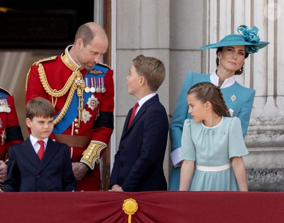 La princesse de Galles ne rejoindra pas le prince William 

Le prince William, prince de Galles, Le prince Louis de Galles, Le prince George de Galles, Catherine (Kate) Middleton, princesse de Galles, La princesse Charlotte de Galles - Les membres de la famille royale britannique au balcon de Buckingham Palace lors de la cérémonie Trooping the Colour à Londres, le 14 juin 2025. 
© Goff Inf / Bestimage