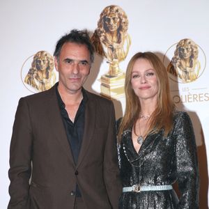 Ils se sont mariés en juin 2018 à Saint-Siméon, en Seine-et-Marne.

Vanessa Paradis et Samuel Benchetrit lors de la 33ème Nuit des Molières aux Folies Bergère à Paris le 30 Mai 2022. 

Bertrand Rindoff / Bestimage