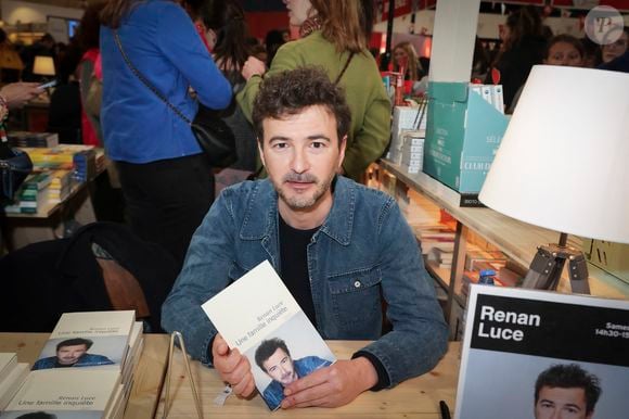 Déjà bien affirmée, Héloïse écoute "seulement du rap". Elle refuse de s’encombrer de l’œuvre de sa mère ou de son père.

Renan Luce - Festival du Livre de Paris 2023 au Grand Palais Éphémère - Paris le 22/04/2023 - © Jack Tribeca / Bestimage