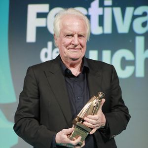 À 79 ans, celui qui a marqué l'histoire du septième art avec trois César et un Molière a brillamment transmis sa passion pour la comédie à son fils. 

André Dussollier, mise à l'honneur coup de coeur du festival. - Photocall de la soirée de clôture et remise des prix de la 24ème édition du festival de Luchon au casino de Luchon le 12 février 2022.
© Christophe Aubert via Bestimage