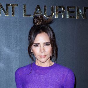 Plusieurs témoins livrent des versions différentes, laissant planer le doute sur ce qui s’est réellement passé.

Victoria Beckham - People au photocall du défilé Saint-Laurent Prêt-à-porter Automne/Hiver 2022/2023 dans le cadre de la Fashion Week de Paris, France, le 1er Mars 2022.
© Olivier Borde /Bestimage