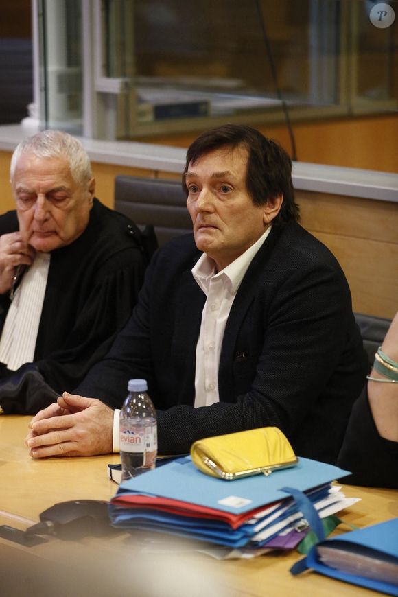 Pierre Palmade au tribunal de Melun avec ses avocats pour son procès pour blessures involontaires à la suite d'un accident de la route en février 2023 dans lequel sa voiture a percuté un autre véhicule à Melun. Le 20 novembre 2024. © Christophe Clovis / Bestimage