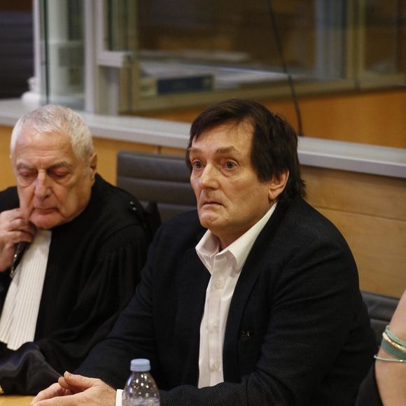 Pierre Palmade au tribunal de Melun avec ses avocats pour son procès pour blessures involontaires à la suite d'un accident de la route en février 2023 dans lequel sa voiture a percuté un autre véhicule à Melun. Le 20 novembre 2024. © Christophe Clovis / Bestimage