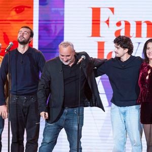Le concept de ce divertissement est de réunir des artistes et les membres de leur famille sur un même plateau.

Exclusif - Michel Duléry, Raphael Duléry, Antoine Duléry, Lucien Duléry et Pascale Pouzadoux lors de l'enregistrement de l'émission "Famille je vous aime" présentée par Michel Drucker et qui sera diffusée le vendredi 29 mai sur France 3, à Paris, France, le 4 décembre 2025. © Gaffiot-Perusseau/Bestimage