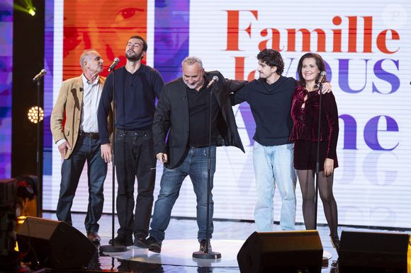 Le concept de ce divertissement est de réunir des artistes et les membres de leur famille sur un même plateau.

Exclusif - Michel Duléry, Raphael Duléry, Antoine Duléry, Lucien Duléry et Pascale Pouzadoux lors de l'enregistrement de l'émission "Famille je vous aime" présentée par Michel Drucker et qui sera diffusée le vendredi 29 mai sur France 3, à Paris, France, le 4 décembre 2025. © Gaffiot-Perusseau/Bestimage