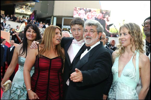 GEORGE LUCAS (GAUCHE) SA FILLE ET SON FILS) ET LA FILLE ADOPTIVE DE DICK RIVERS (DROITE) - 58 EME FESTIVAL DE CANNES 2005 - MONTEE DES MARCHES DU FILM "STAR WARS III, LA REVANCHE DES SITH" DE GEORGE LUCAS   Bestimage/Borde:Jacovides