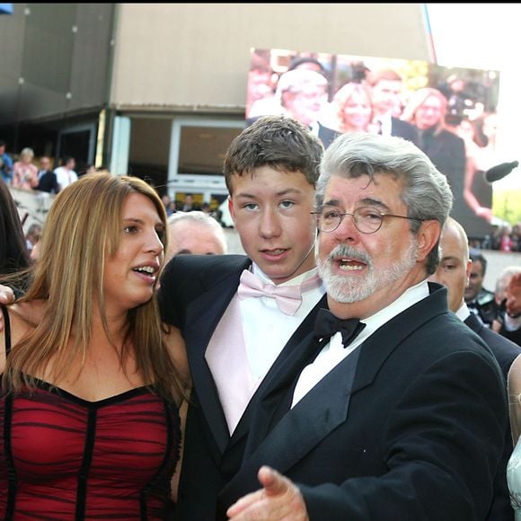 GEORGE LUCAS (GAUCHE) SA FILLE ET SON FILS) ET LA FILLE ADOPTIVE DE DICK RIVERS (DROITE) - 58 EME FESTIVAL DE CANNES 2005 - MONTEE DES MARCHES DU FILM "STAR WARS III, LA REVANCHE DES SITH" DE GEORGE LUCAS   Bestimage/Borde:Jacovides