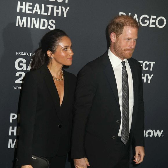 Le prince Harry, duc de Sussex et Meghan Markle, duchesse de Sussex, lors du 3ème gala annuel du projet "Healthy Minds" aux Spring Studios à New York, le 9 octobre 2025. Photo : Zuma Press / Bestimage