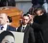 Un moment d'une tristesse inouï.
La fille d'Emilie Dequenne, Milla Savarese, et Michel Ferracci lors des funérailles de l'actrice belge Emilie Dequenne au crématorium du cimetière du Père Lachaise à Paris, France, le 26 mars 2025. Emilie Dequenne, qui avait remporté le prix de la meilleure actrice au Festival de Cannes en 1999 pour son premier rôle dans le film Rosetta des Dardenne, est décédée à l'âge de 43 ans des suites d'un cancer rare des glandes surrénales. Photo by Nasser Berzane/ABACAPRESS.COM