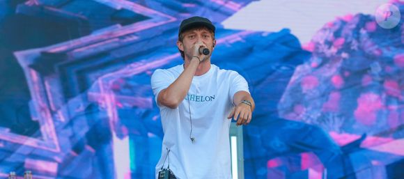“C’était un sujet de fou, interdit de rien faire. À l’hôpital, elle m’a dit : ‘Mais tu travailles plus, toi ?”, ajoute Vald

Vald en concert lors du "Main Square Festival 2022" d'Arras, le 4 juillet 2022.
© Stéphane Vansteenkiste/Bestimage