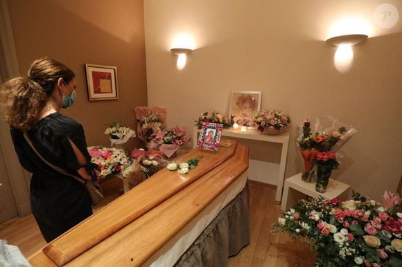 Annie Cordy - Les fans se recueillent devant sa maison, chemin du Séminaire à Vallauris en 202 © Patrice Lapoirie / Nice Matin / Bestimage