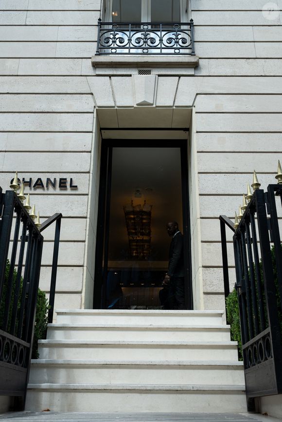 Illustration de la boutique Chanel située 42 Avenue Montaigne dans le 8ème arrondissement de Paris, le 31 juillet 2025. Jonathan Jacob / Bestimage
