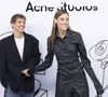 Elle qui pour rappel sort avec Aliocha, le frère de Niels Schneider, acteur de métier 

Aliocha Schneider et sa compagne Charlotte Cardin - Photocall du défilé de mode Femmes Printemps/Été 2025 "Acne Studio" lors de la fashion week de Paris. Le 25 septembre 2024
© Olivier Borde / Bestimage