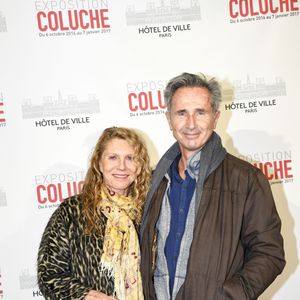 Thierry Lhermitte et sa femme Hélène - Vernissage presse de l'exposition "Coluche" à l'Hôtel de Ville de Paris le 5 octobre 2016. © Pierre Perusseau/Bestimage