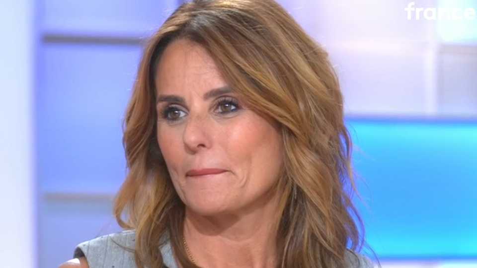 "On continue d’aimer" : Faustine Bollaert sur sa vision d'une rupture amoureuse