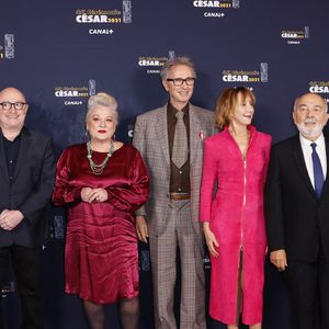 L'amour a fait partie de la troupe du Splendid !
Christian Clavier, Michel Blanc, Josiane Balasko, Thierry Lhermitte,  Marie-Anne Chazel, Gérard Jugnot et Bruno Moynot lors du photocall lors de la 46ème cérémonie des César à l’Olympia à Paris, France.©  Thomas Samson / Pool / Bestimage