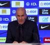 Et puis, ayant trouvé les infrastructures de Clairefontaine et du Stade de France un peu "vieillissantes et peu modifiées par rapport à son époque", il a exigé des aménagements. 

Le sélectionneur de l'équipe de France de football Zinédine Zidane lors d'une conférence de presse pour dévoiler le groupe retenu pour les prochains matchs de la Ligue des nations au siège de la FFF à Paris, France, le 18 septembre 2026. © Michael Baucher / Psnewz/Bestimage