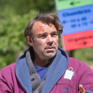 Exclusif - Patrick Puydebat - Reprise du tournage de la série "Les Mystères de l'amour" à Cergy-Pontoise (Val d'Oise) après 2 mois d'arrêt dû au confinement en pleine épidémie de Coronavirus Covid-19 le 14 mai 2020.