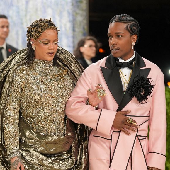 Rihanna et A$AP Rocky sous le coup d'une action en justice 

ASAP Rocky, Rihanna au photocall du Met gala sur le thème "Fashion is Art" au Metropolitan Museum of Art à New York
©INSTARimages / Bestimage
