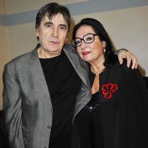 EXCLUSIF - EXCLUSIF
SERGE LAMA  NANA MOUSKOURI - SERGE LAMA FELICITES PAR SES AMIS DANS LES LOGES DE L'OLYMPIA APRES SON CONCERT