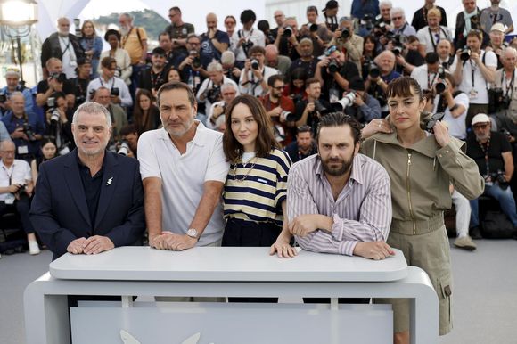 Pierre Salvadori, Gilles Lellouche, Anaïs Demoustier, Pio Marmaï, Vimala Pons - Photocall du film "La Vénus Electrique" lors du 79ème Festival International du Film de Cannes, le 13 mai 2026.
© Jacovides/Moreau/Bestimage