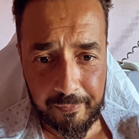 "On m'a mis un matériel à l'intérieur..." : Moundir donne des nouvelles depuis son lit d'hôpital