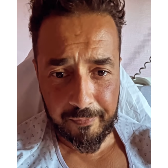 Grosse frayeur pour Moundir.

Moundir depuis son lit d'hôpital.