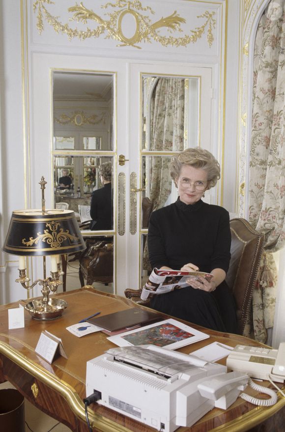 L’intérieur reflète sa passion pour la lecture, avec des piles de livres partout et un bureau toujours actif. 

Archives - En France, à Paris, rendez-vous avec Marie-Christine BARRAULT à l'Hotel Plaza. Le 18 novembre 1993
© Bruno Schneider via Bestimage
