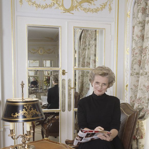 L’intérieur reflète sa passion pour la lecture, avec des piles de livres partout et un bureau toujours actif. 

Archives - En France, à Paris, rendez-vous avec Marie-Christine BARRAULT à l'Hotel Plaza. Le 18 novembre 1993
© Bruno Schneider via Bestimage