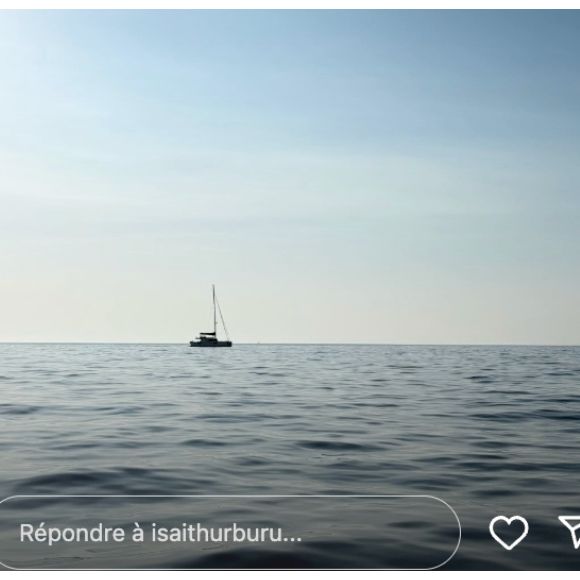 Ayant battu des records d'audience, l'intéressée a fait savoir ce week-end - sur Instagram - qu'elle profitait à son tour de ses congés estivaux... Qui seront de courte durée.

Isabelle Ithurburu immortalise ses vacances sur Instagram (Capture d'écran - 16 août 2025).