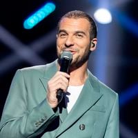 "Heureusement que les vidéos de ça ne tournent pas" : Amir l'admet lui-même ! En coulisses de ses concerts, ce n’est pas que du propre