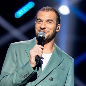 Amir Haddad est un chanteur à succès.

Exclusif - Amir Haddad - Enregistrement de l'émission "La fête de la chanson française" à Paris, présentée par L.Thilleman et A.Manoukian. © Pierre Perusseau / Bestimage