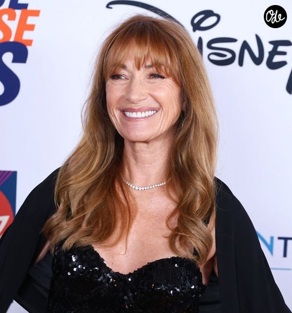 Ses liens avec les générations plus jeunes participent également à son ouverture d'esprit.

Century City, Californie, États-Unis : Jane Seymour assiste au 33e gala annuel « Race to Erase MS », organisé au Fairmont Century City Plaza Hotel. 
Backgrid USA / Bestimage