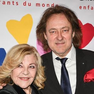 La chanteuse française Nicoletta pose avec son mari Jean-Christophe Molinier pour un photo-call lors de la Soirée de Mécénat Chirurgie Cardiaque à Paris le 10 mars 2025. Photo by Firas Abdullah/ABACAPRESS.COM