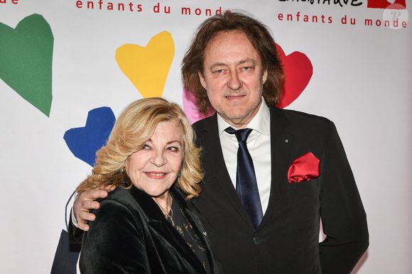La chanteuse française Nicoletta pose avec son mari Jean-Christophe Molinier pour un photo-call lors de la Soirée de Mécénat Chirurgie Cardiaque à Paris le 10 mars 2025. Photo by Firas Abdullah/ABACAPRESS.COM